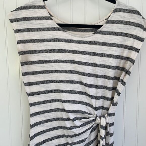 MYSTREE cap sleeve knee length cinch tie waist cream and gray stripes dress S - Picture 2 of 9